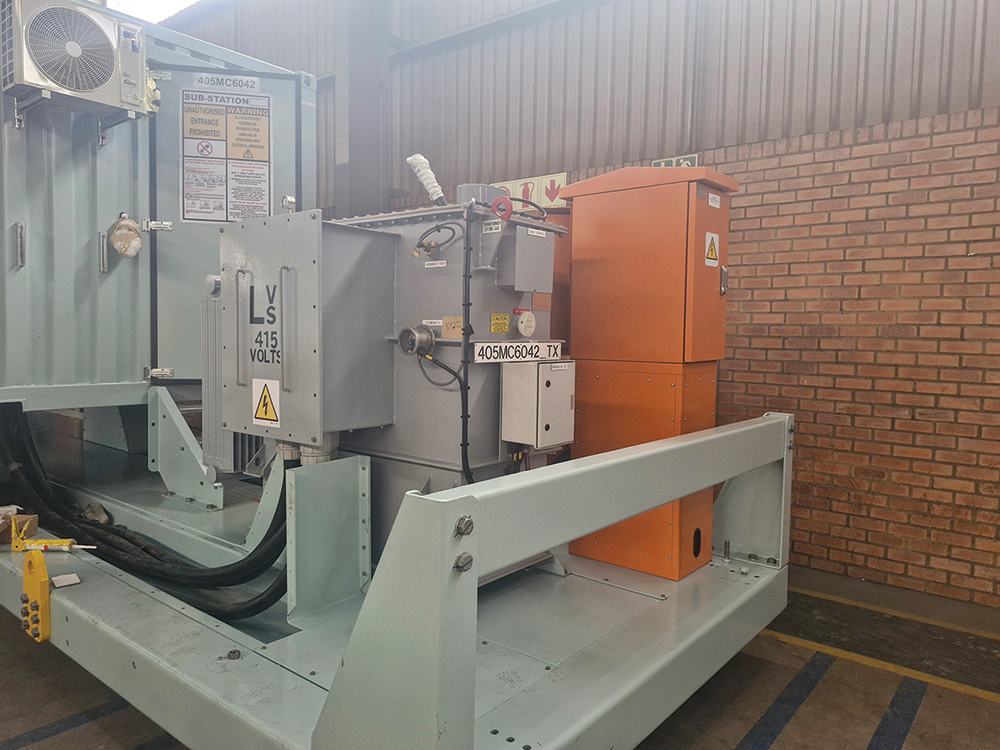 The transformers are equipped with the necessary control and protection equipment to perform in the high-salinity high-humidity environment of the minerals sand mine.